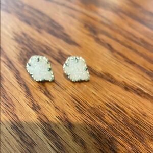 Kendra Scott Cream and Gold Teardrop Earrings